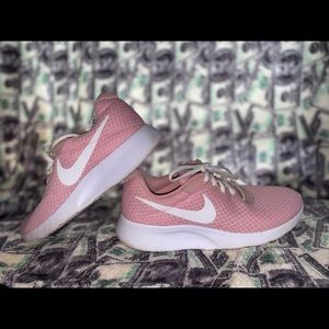 Nike Tanjuns